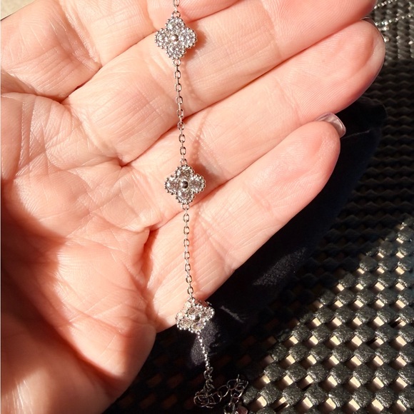 Moissanite clover bracelet - Picture 5 of 7